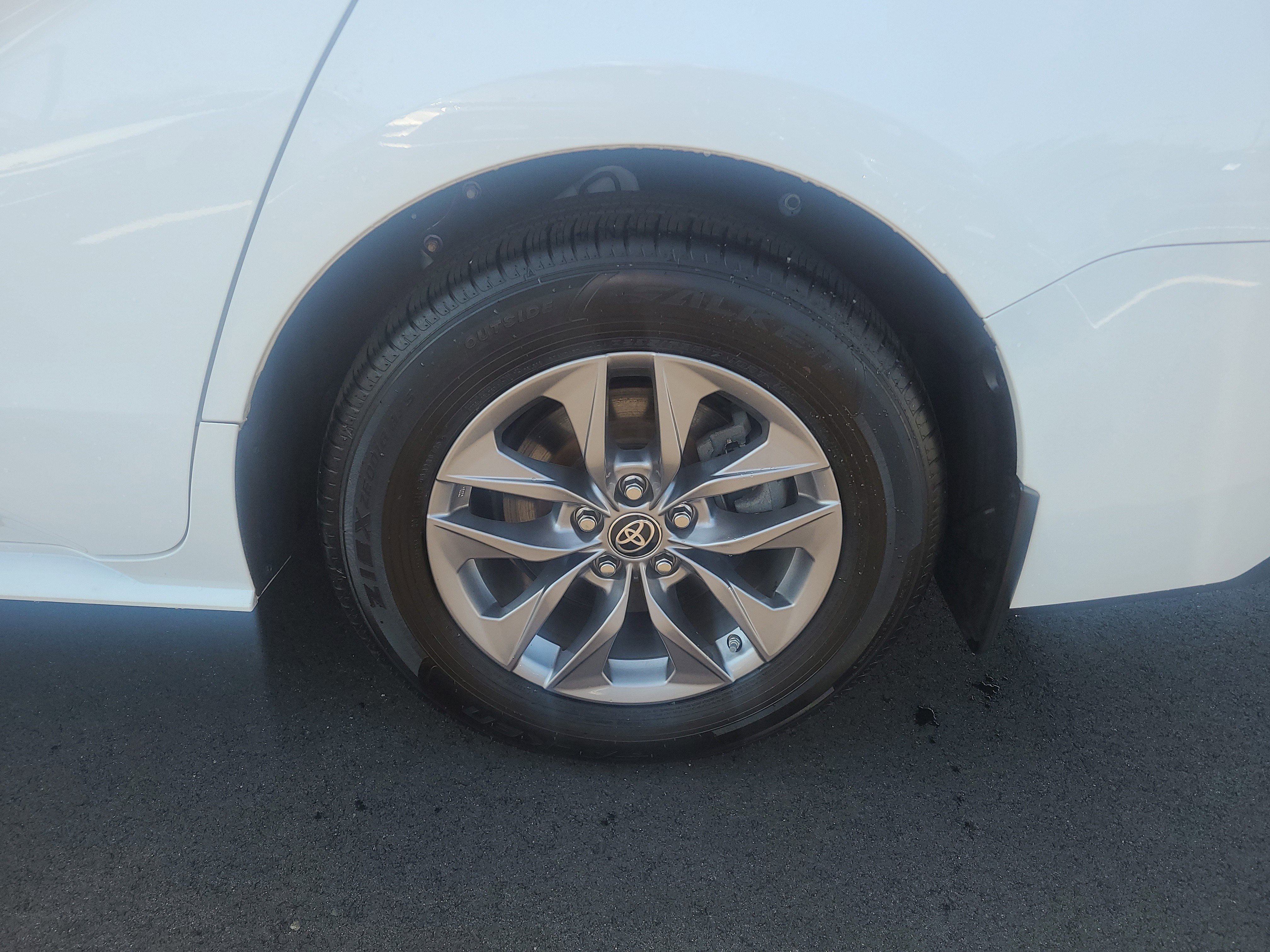 Certified 2023 Toyota Sienna LE AWD/4WD image 10
