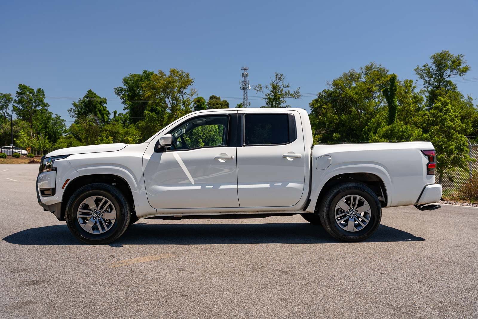 Used 2025 Nissan Frontier SV RWD image 4