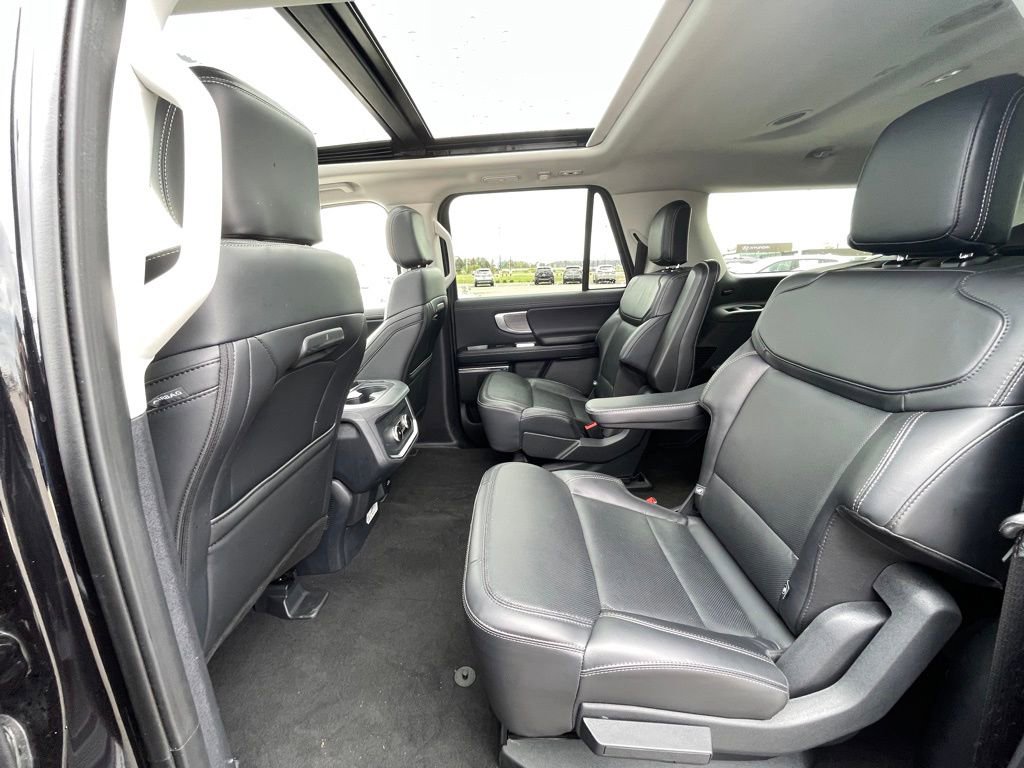 Used 2025 Ford Expedition Max Platinum AWD/4WD image 25