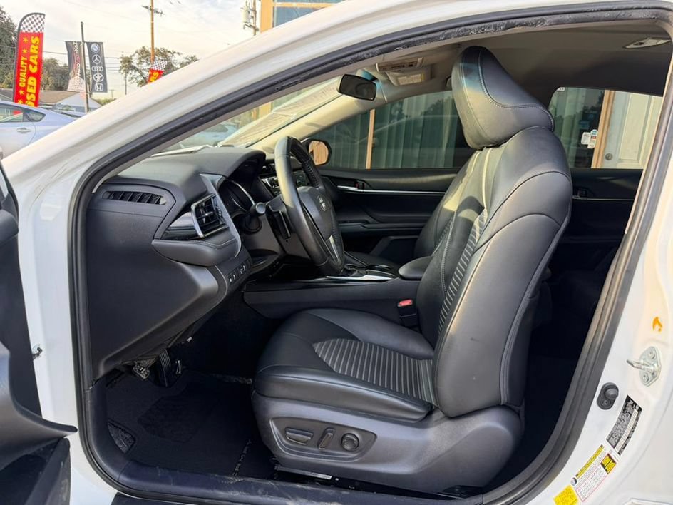 Used 2020 Toyota Camry SE FWD image 19