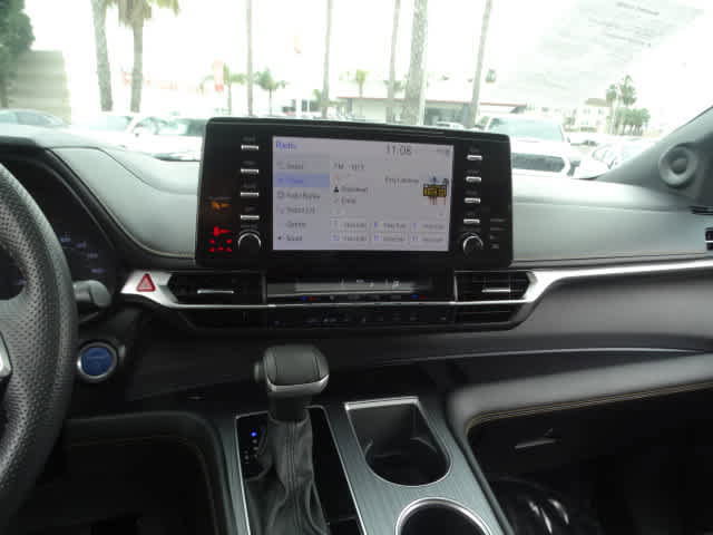 Certified 2023 Toyota Sienna XLE Woodland Edition image 26