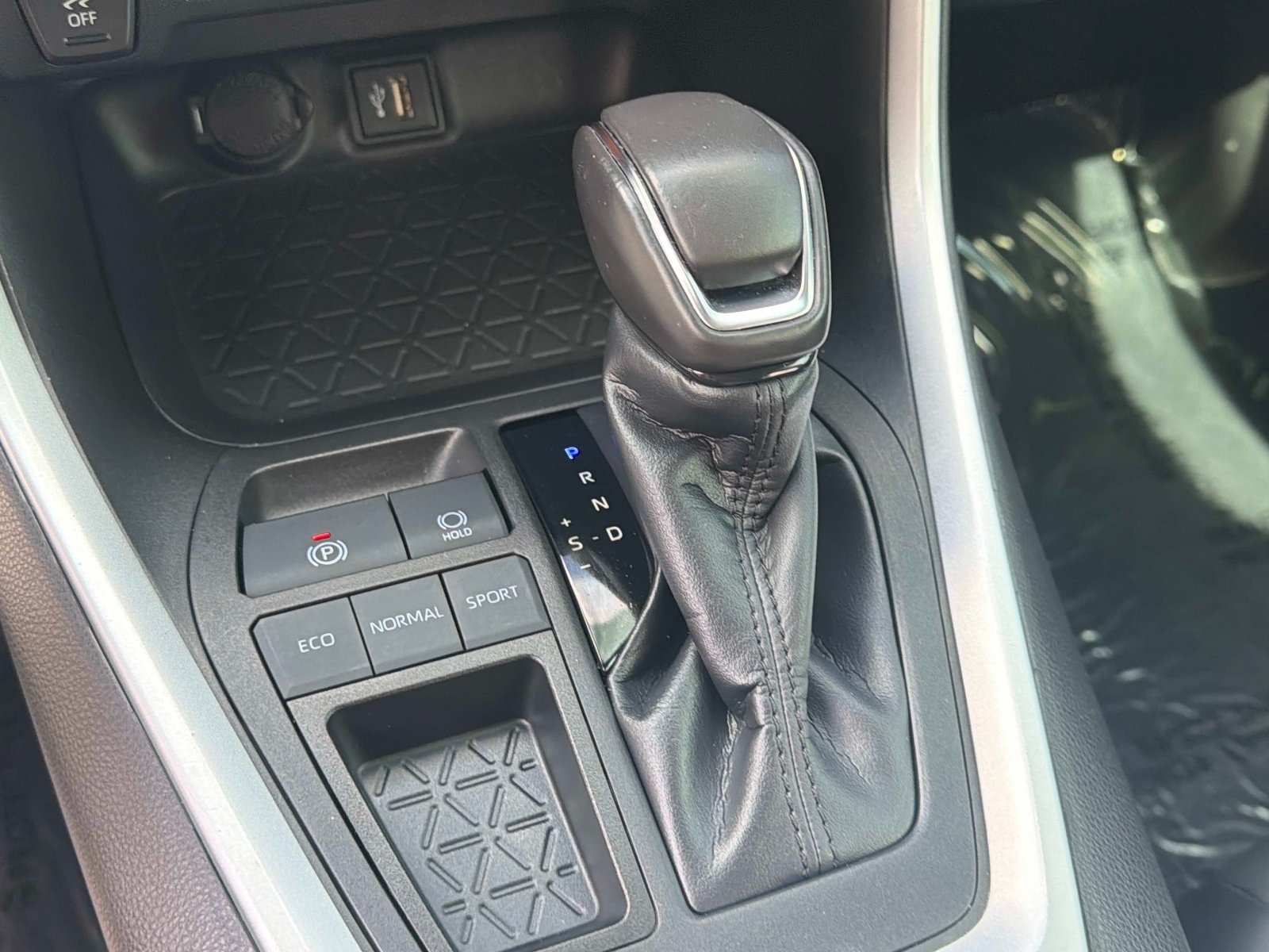 Used 2023 Toyota RAV4 XLE Premium FWD image 23