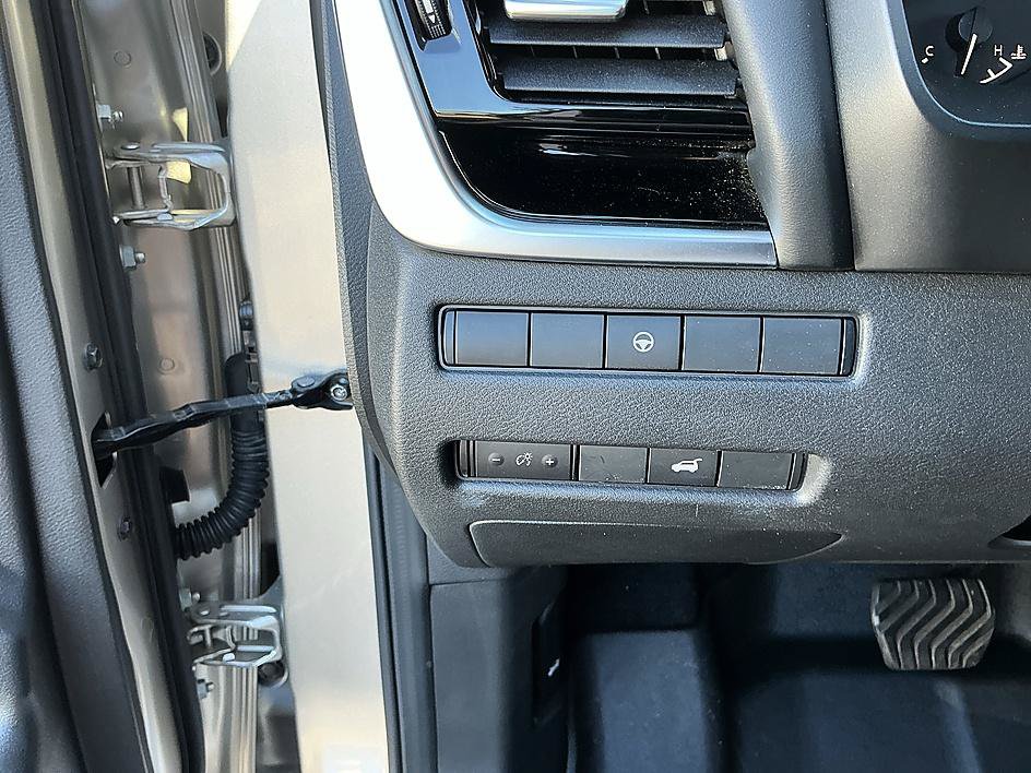 Certified 2022 Nissan Rogue SL w/ SL Premium Package FWD image 13