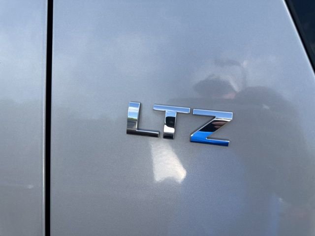 Used 2009 Chevrolet Suburban LTZ image 8