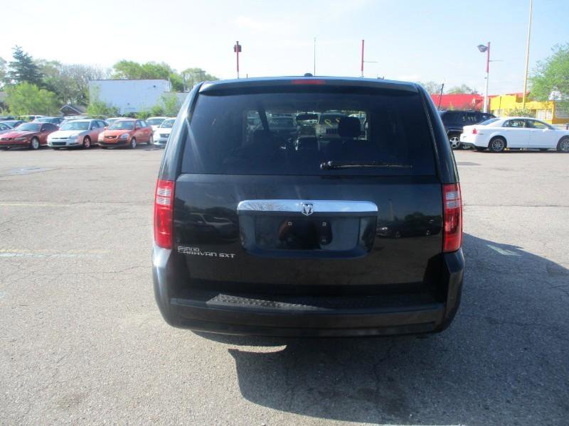 Used 2008 Dodge Grand Caravan SXT w/ Family Value Group FWD image 5