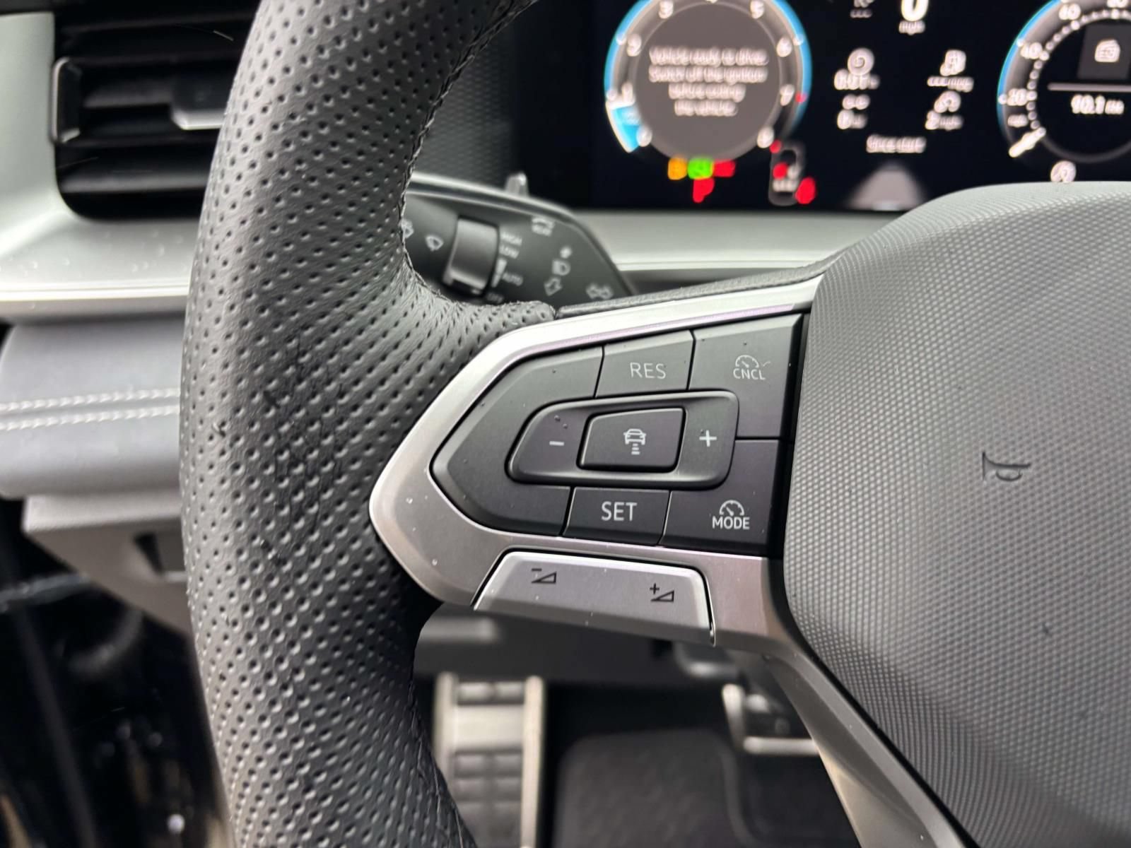 Used 2026 Volkswagen Tiguan SE R-Line AWD/4WD image 19