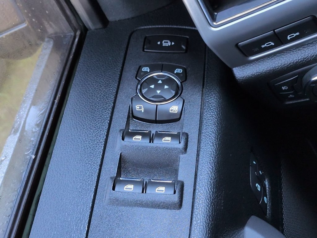 Used 2018 Ford F350 Platinum w/ Platinum Ultimate Package AWD/4WD image 25