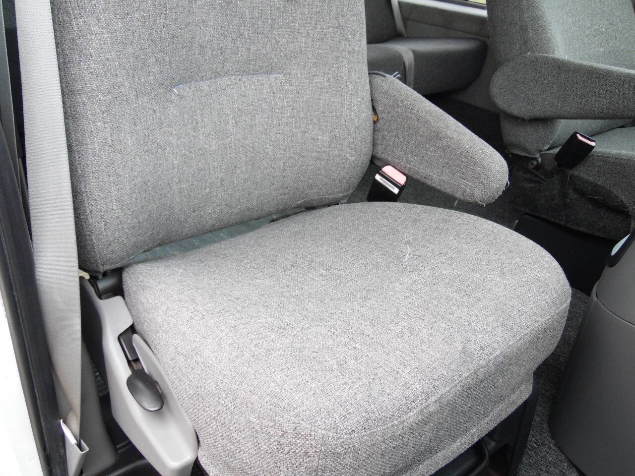 Used 2004 Ford E-250 and Econoline 250 Extended image 12