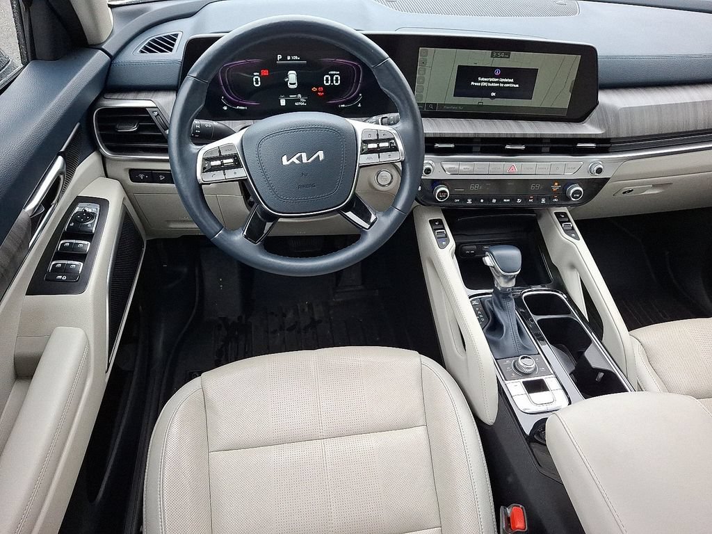 Used 2023 Kia Telluride EX w/ EX Captain's Chair Package AWD/4WD image 12