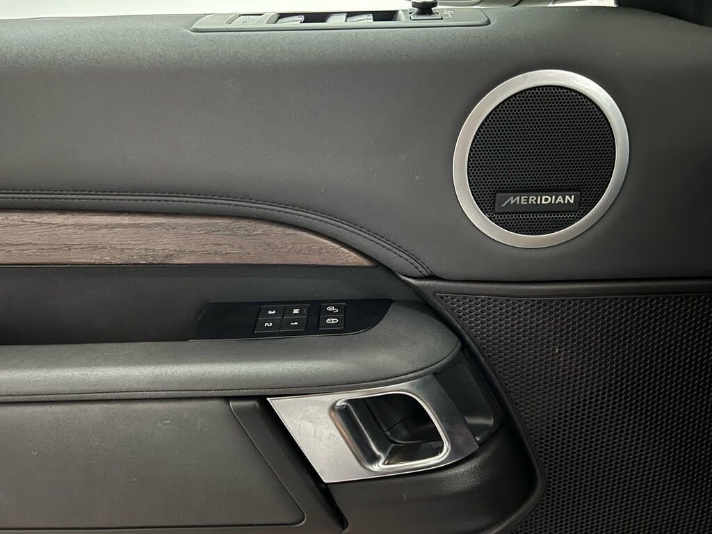 Used 2018 Land Rover Discovery HSE image 30