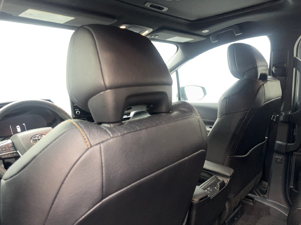 Used 2025 Toyota Sienna XLE Woodland Edition AWD/4WD image 39