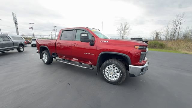 Used 2024 Chevrolet Silverado 2500 LT AWD/4WD image 2