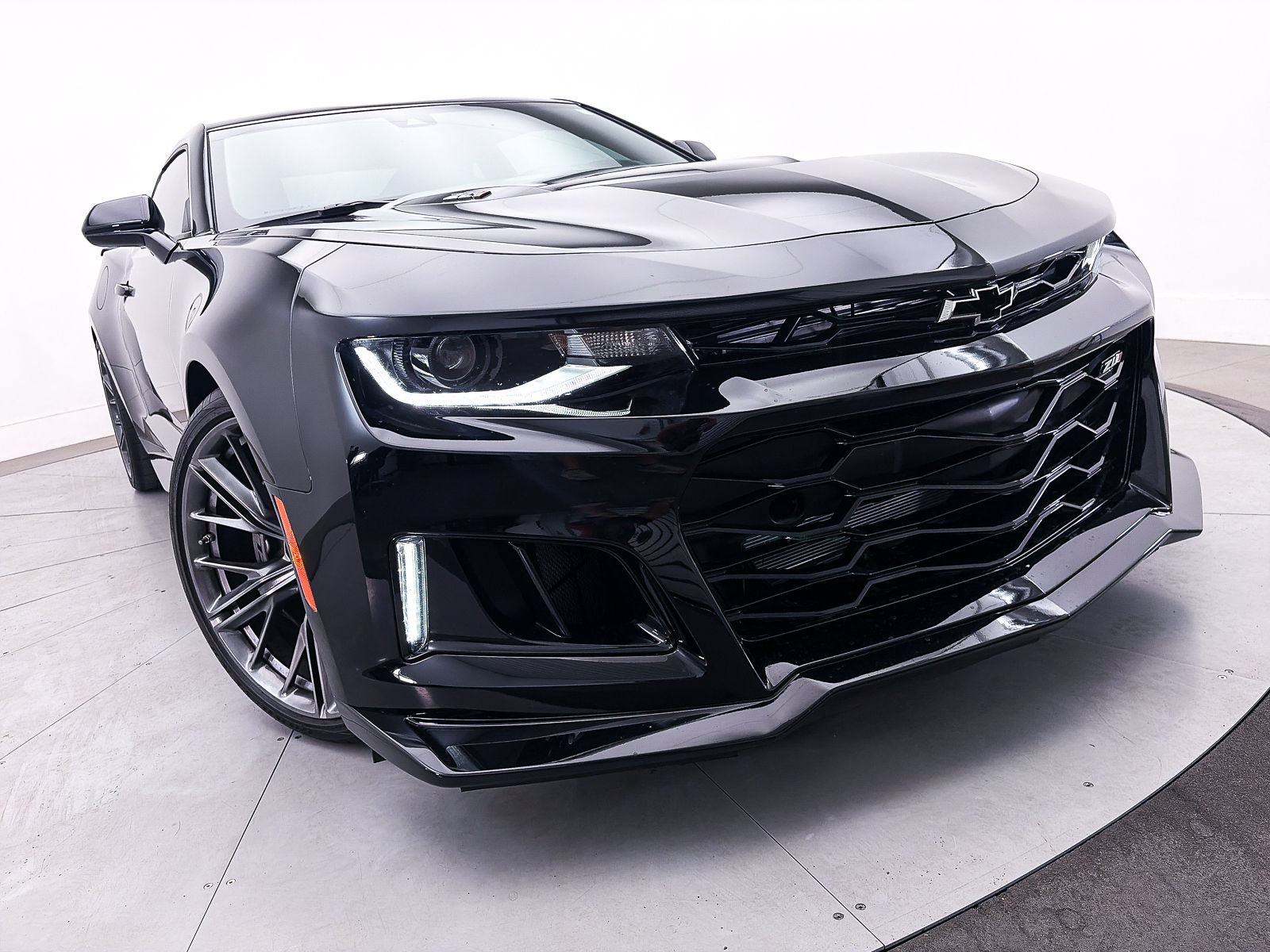Used 2023 Chevrolet Camaro ZL1 RWD image 3