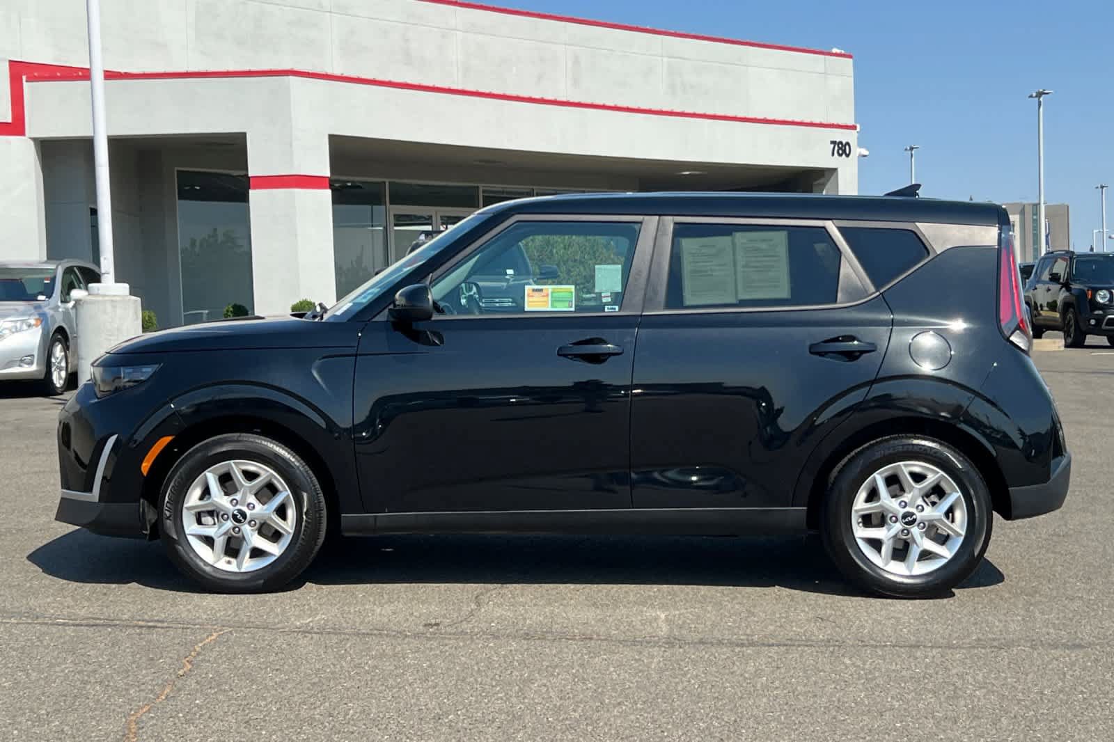 Used 2024 Kia Soul LX w/ Option Group 015 FWD image 9