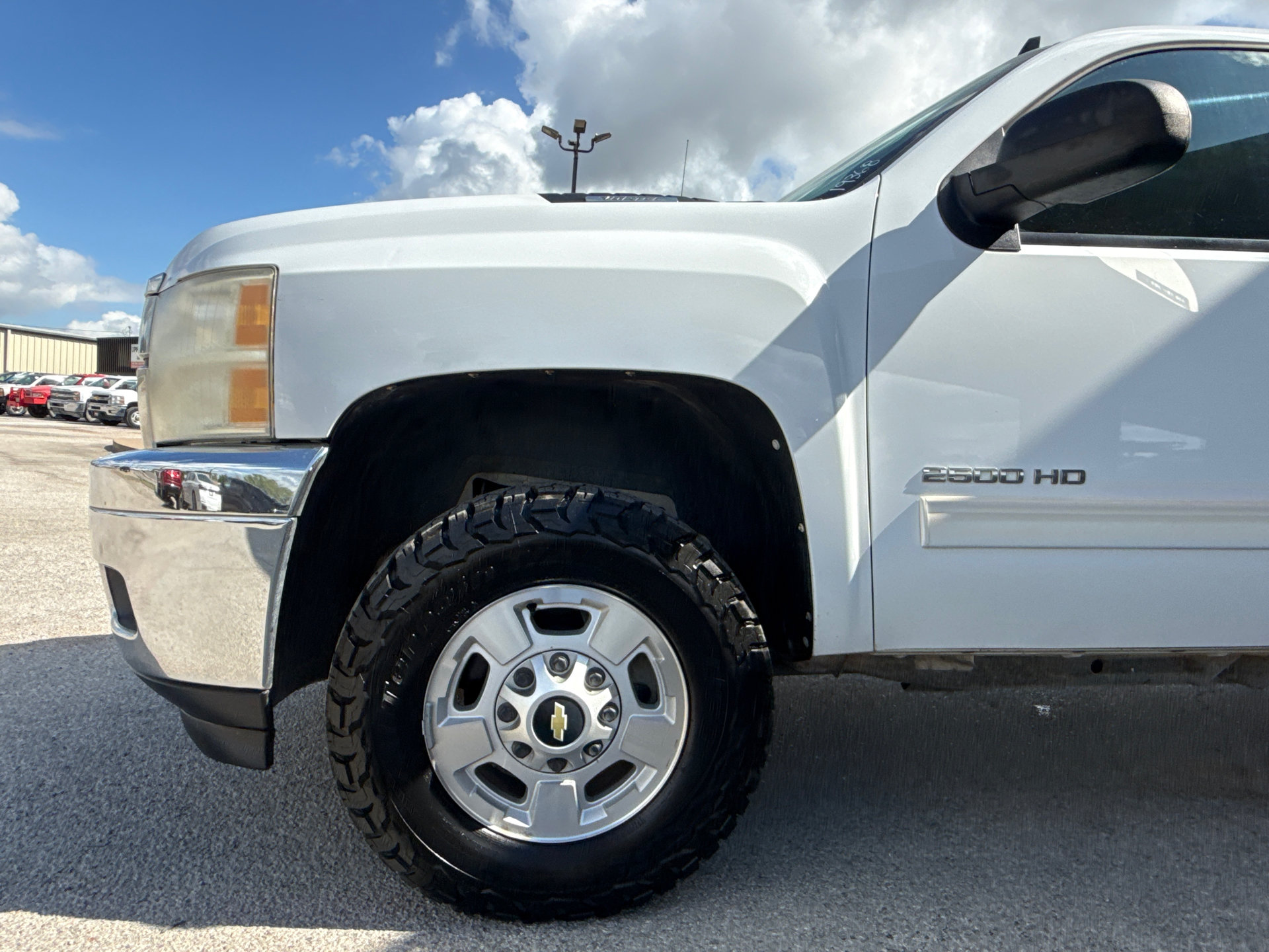 Used 2011 Chevrolet Silverado 2500 LT w/ Interior Plus Package AWD/4WD image 5