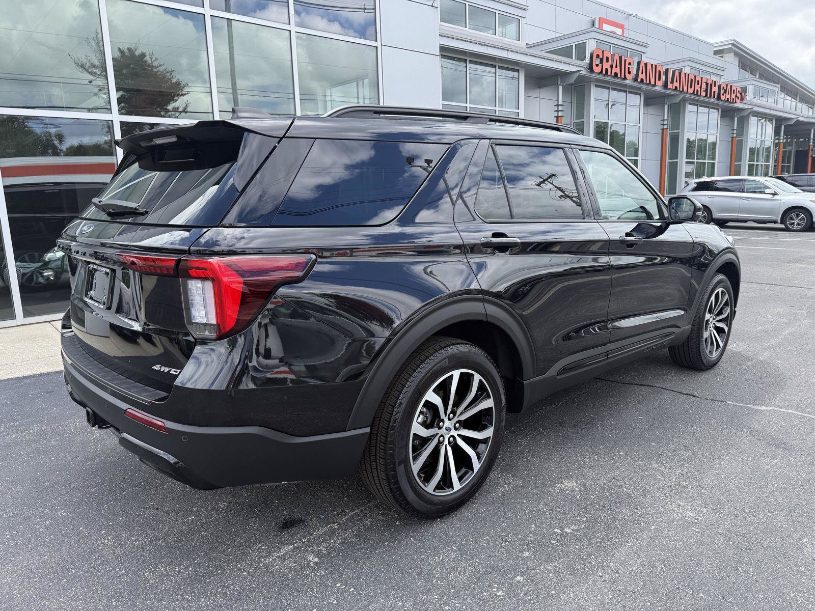 Used 2025 Ford Explorer ST-Line AWD/4WD image 2