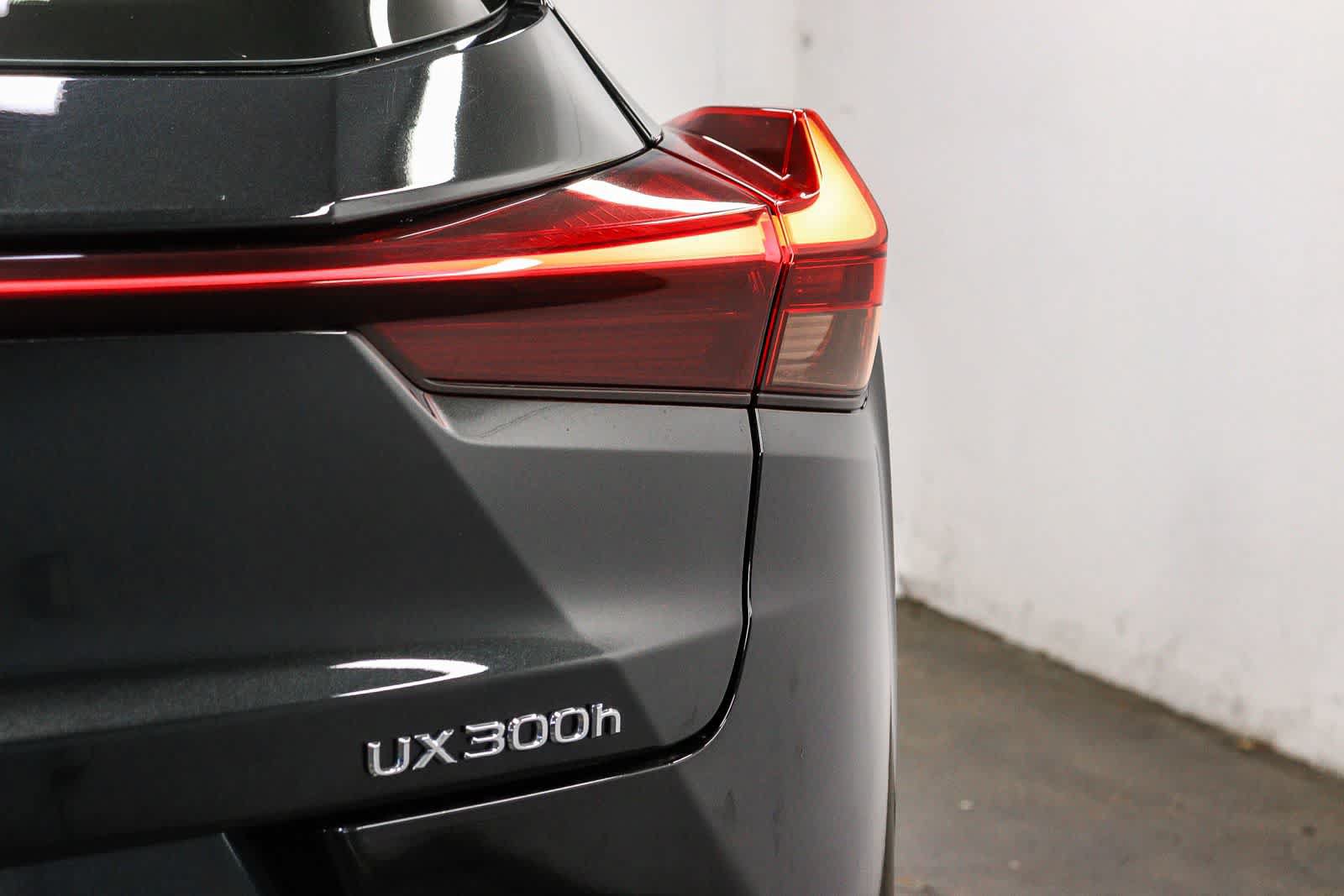 Certified 2025 Lexus UX 300h FWD w/ Accessory Package (Z2) image 11
