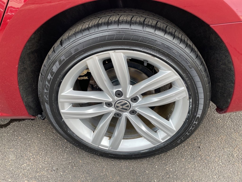 Used 2018 Volkswagen Passat 2.0T SE image 4