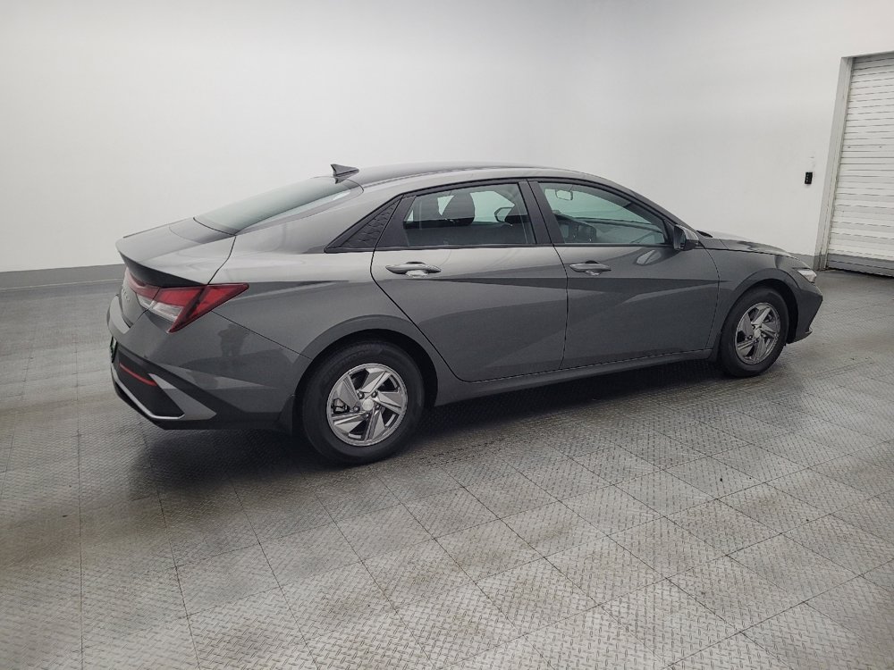 Used 2025 Hyundai Elantra SE image 10