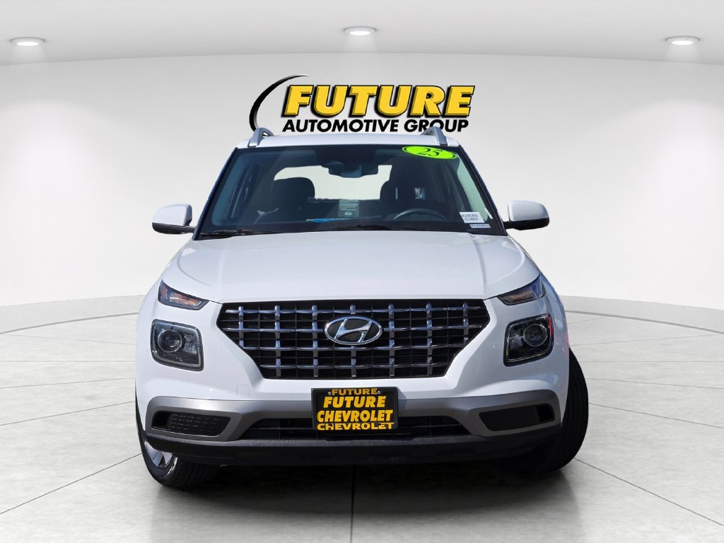 Used 2025 Hyundai Venue SEL FWD image 2