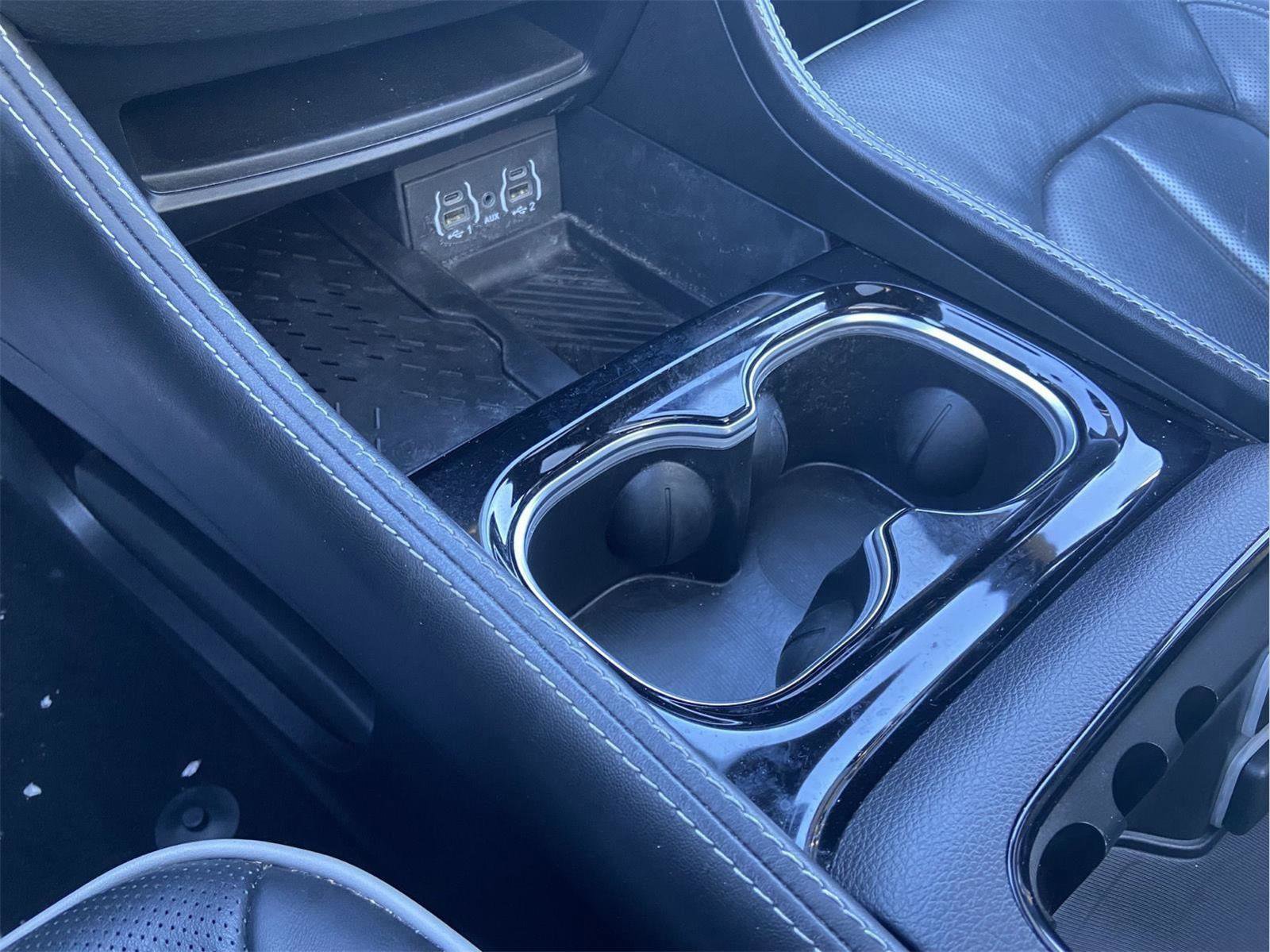 Used 2025 Chrysler Pacifica Limited image 69