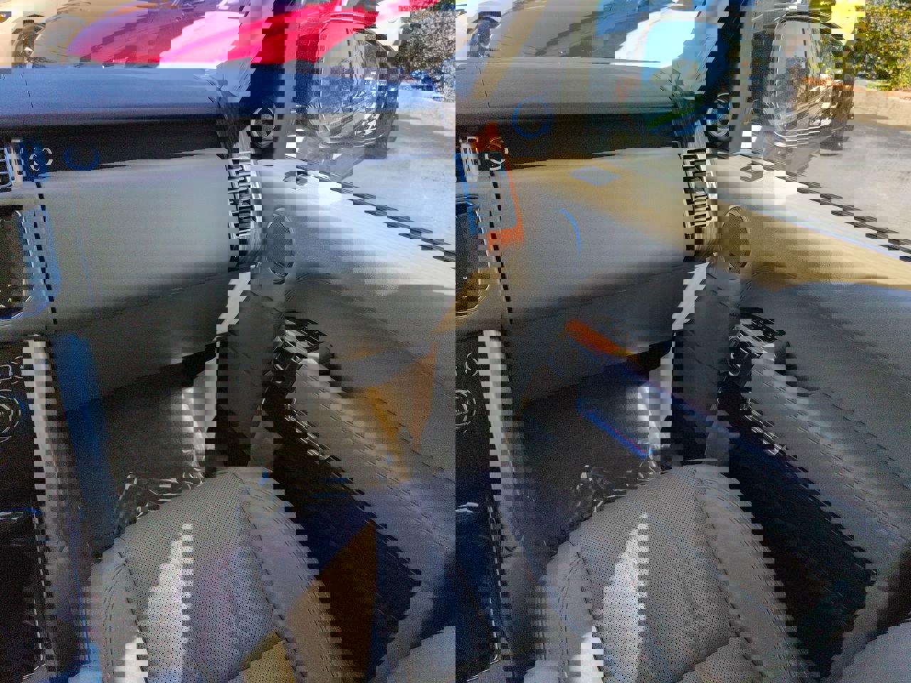 Used 2017 Land Rover Range Rover HSE image 16