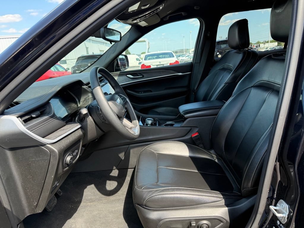 Used 2024 Jeep Grand Cherokee L Limited AWD/4WD image 5