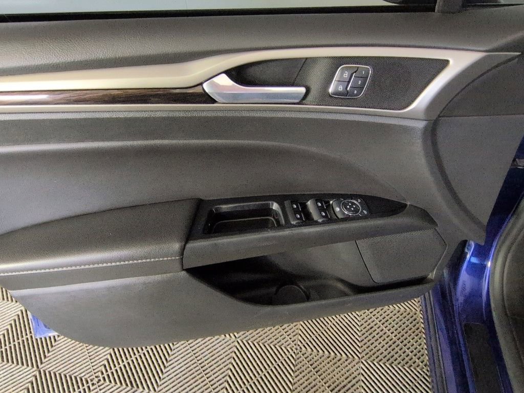 Used 2015 Ford Fusion SE w/ Equipment Group 202A FWD image 23