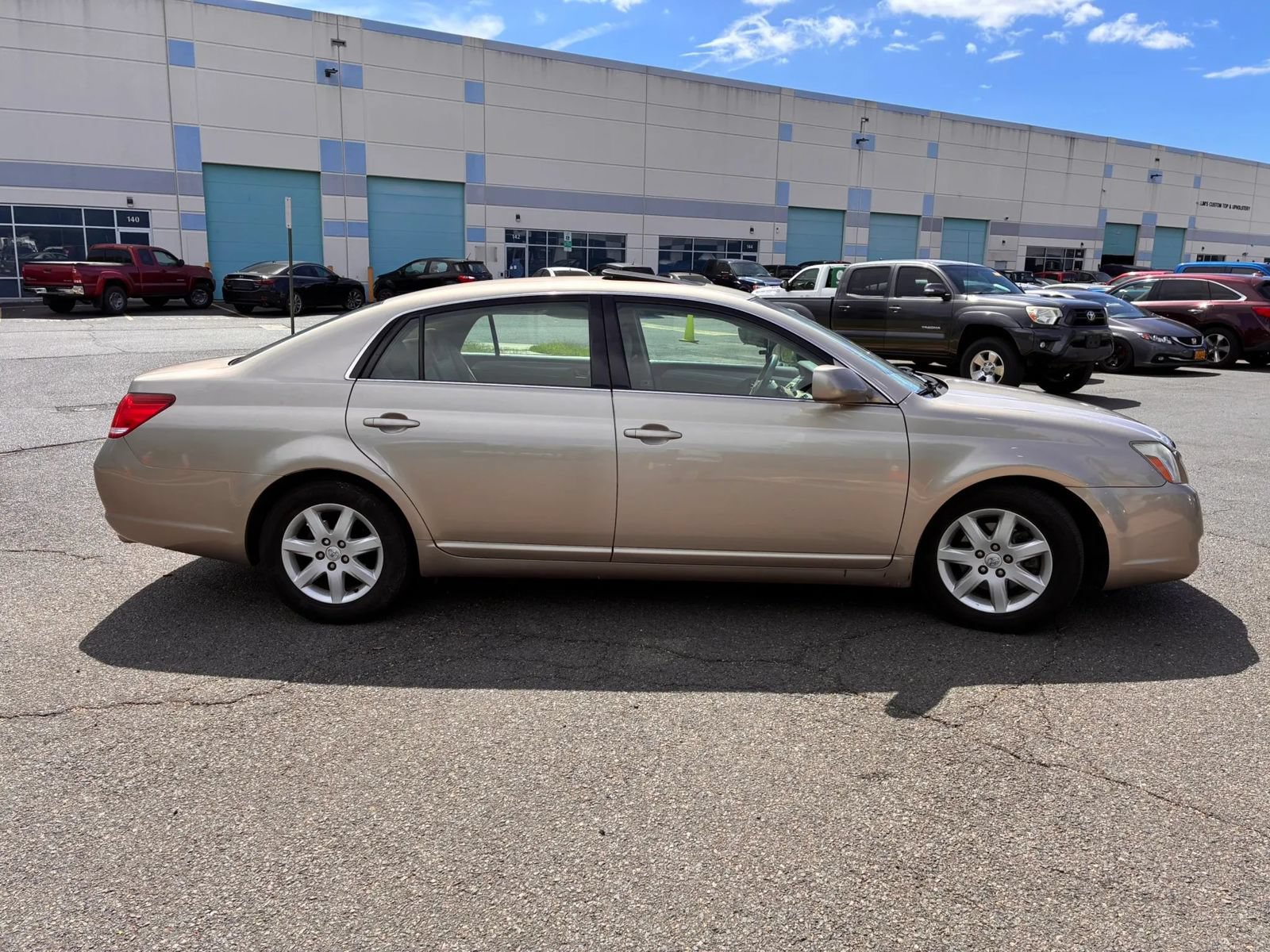 Used 2005 Toyota Avalon XL FWD image 9