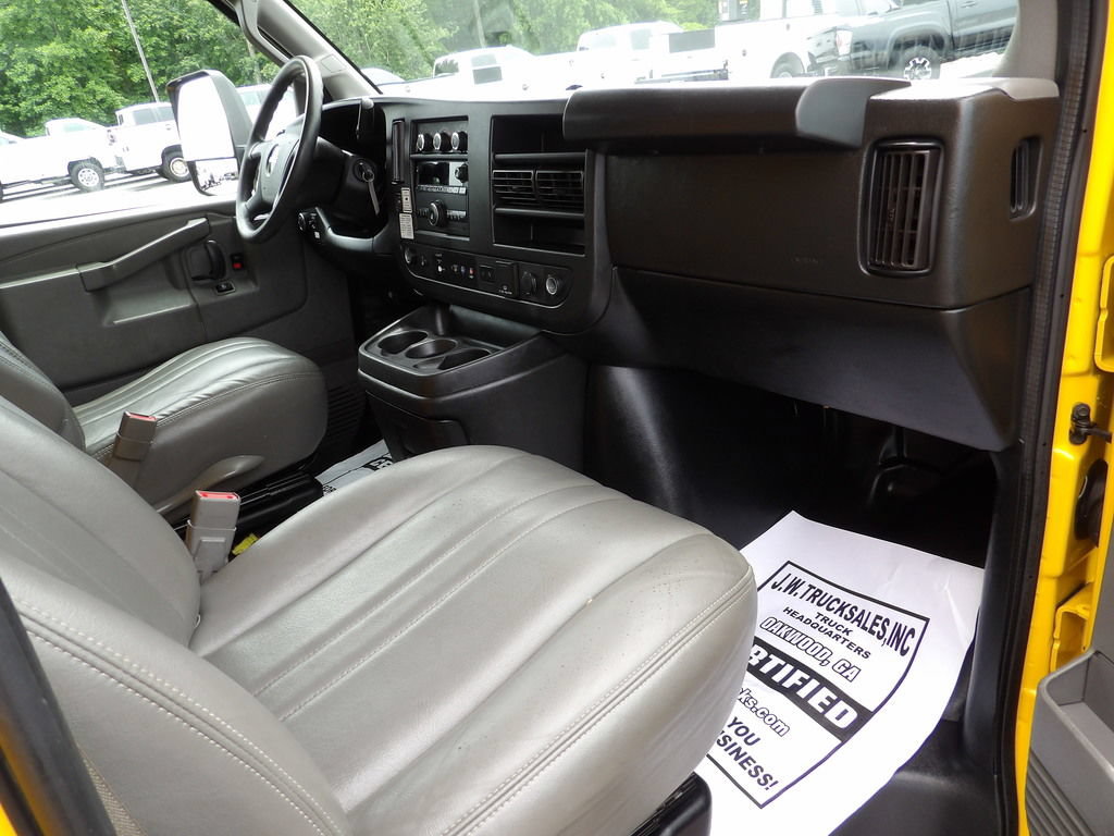 Used 2022 GMC Savana 3500 Extended w/ Power Convenience Package RWD image 27
