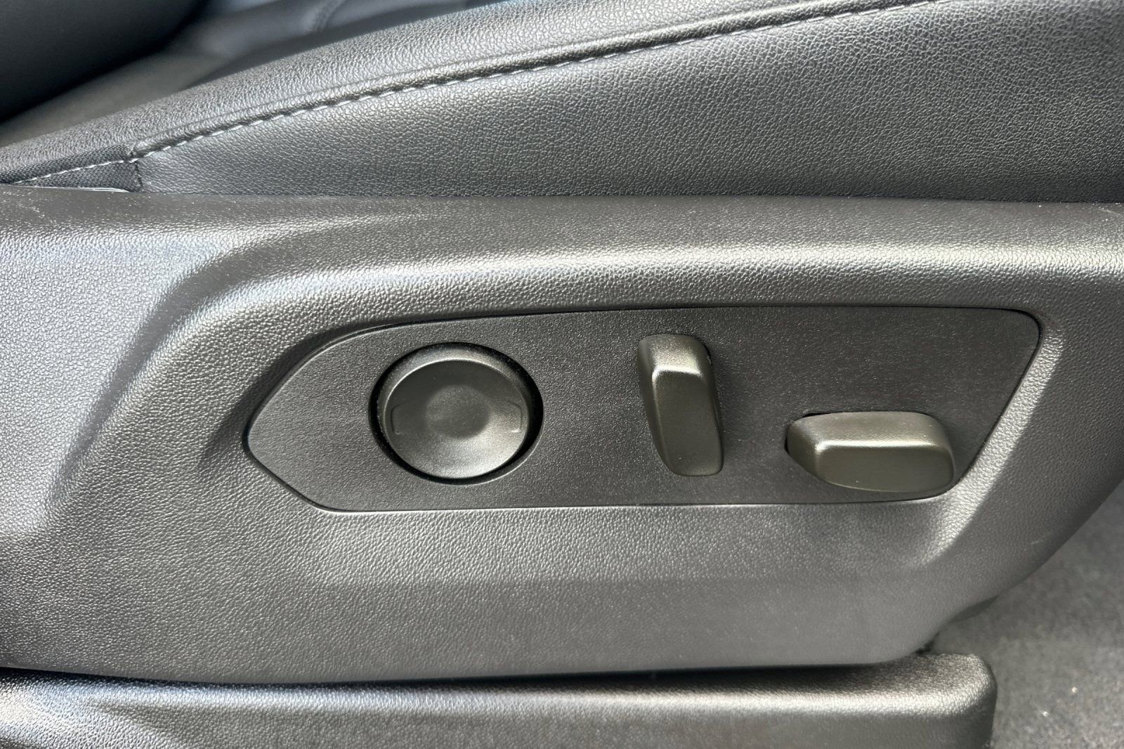 Certified 2025 Chevrolet Tahoe Z71 image 24