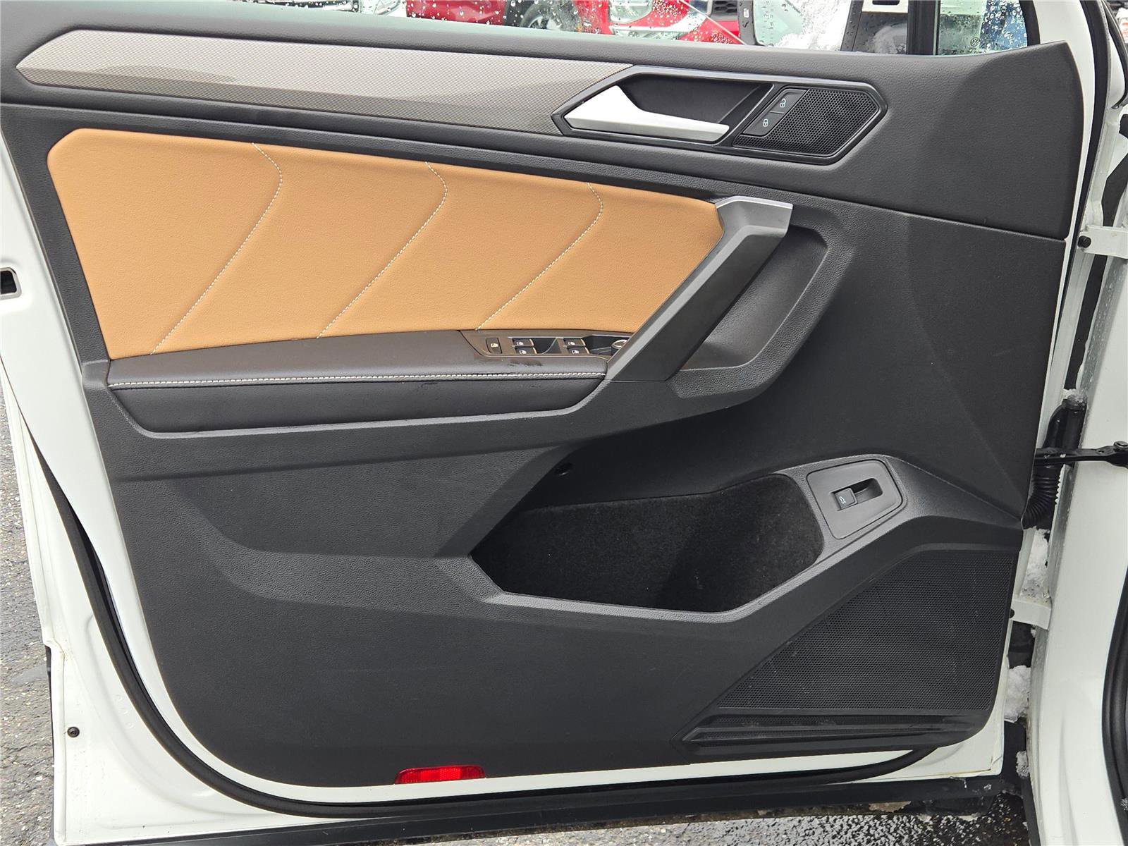 Used 2024 Volkswagen Tiguan SE image 27