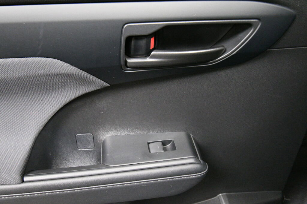 Certified 2024 Toyota Highlander LE image 20