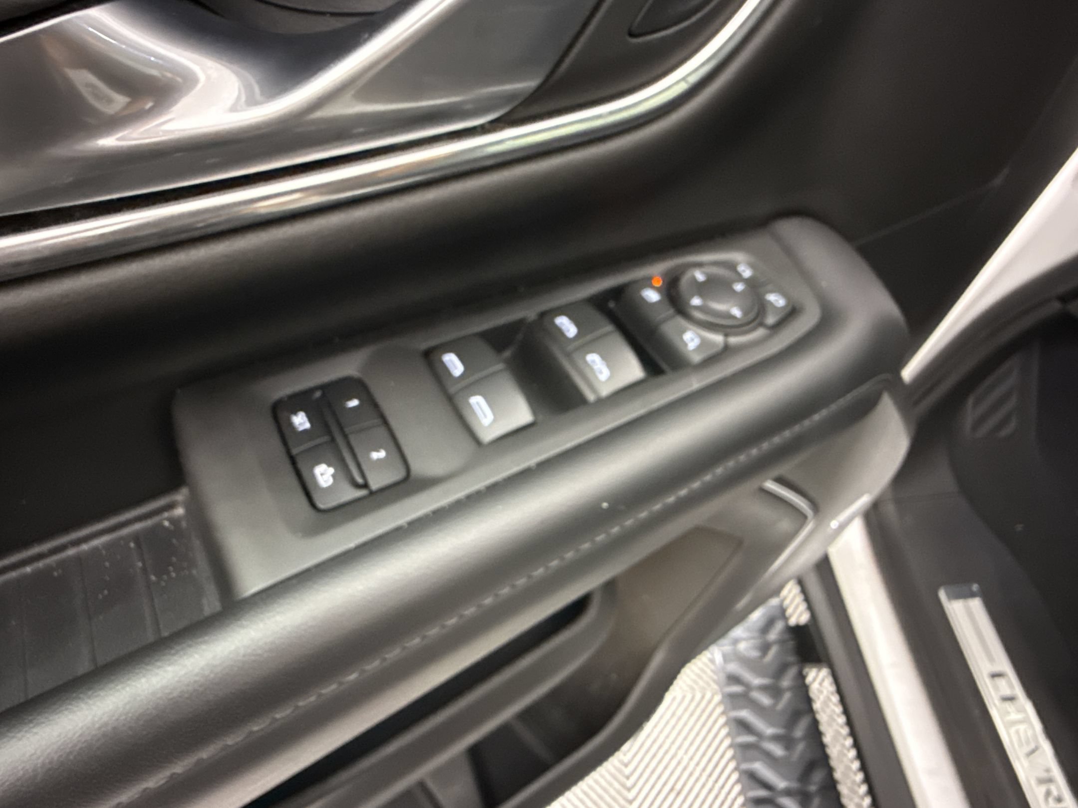 Used 2022 Chevrolet Tahoe Z71 w/ Z71 Off-Road Package AWD/4WD image 13