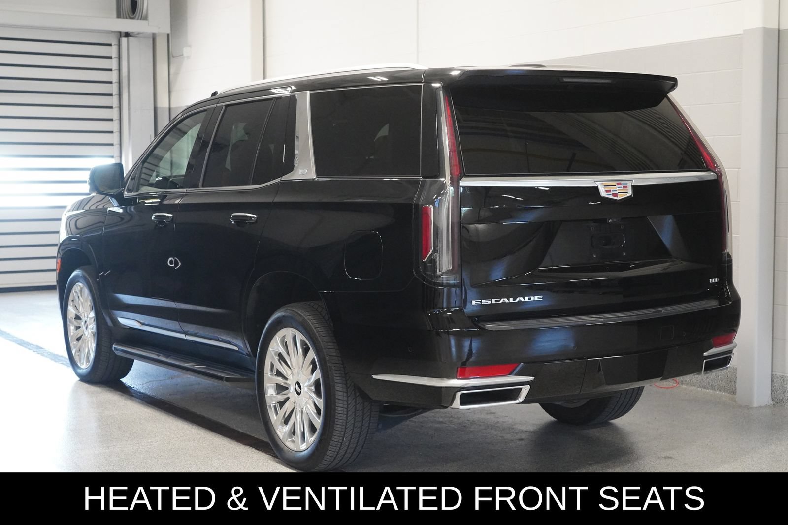 Used 2022 Cadillac Escalade Premium Luxury AWD/4WD image 4