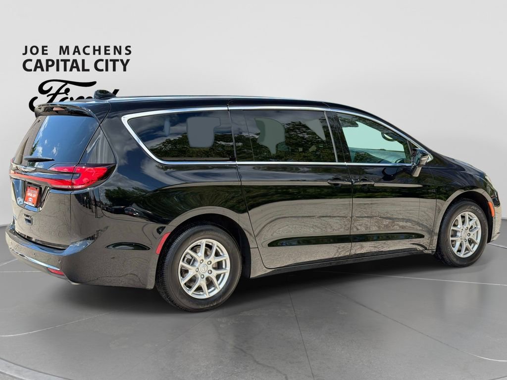 Used 2026 Chrysler Pacifica Select FWD image 5