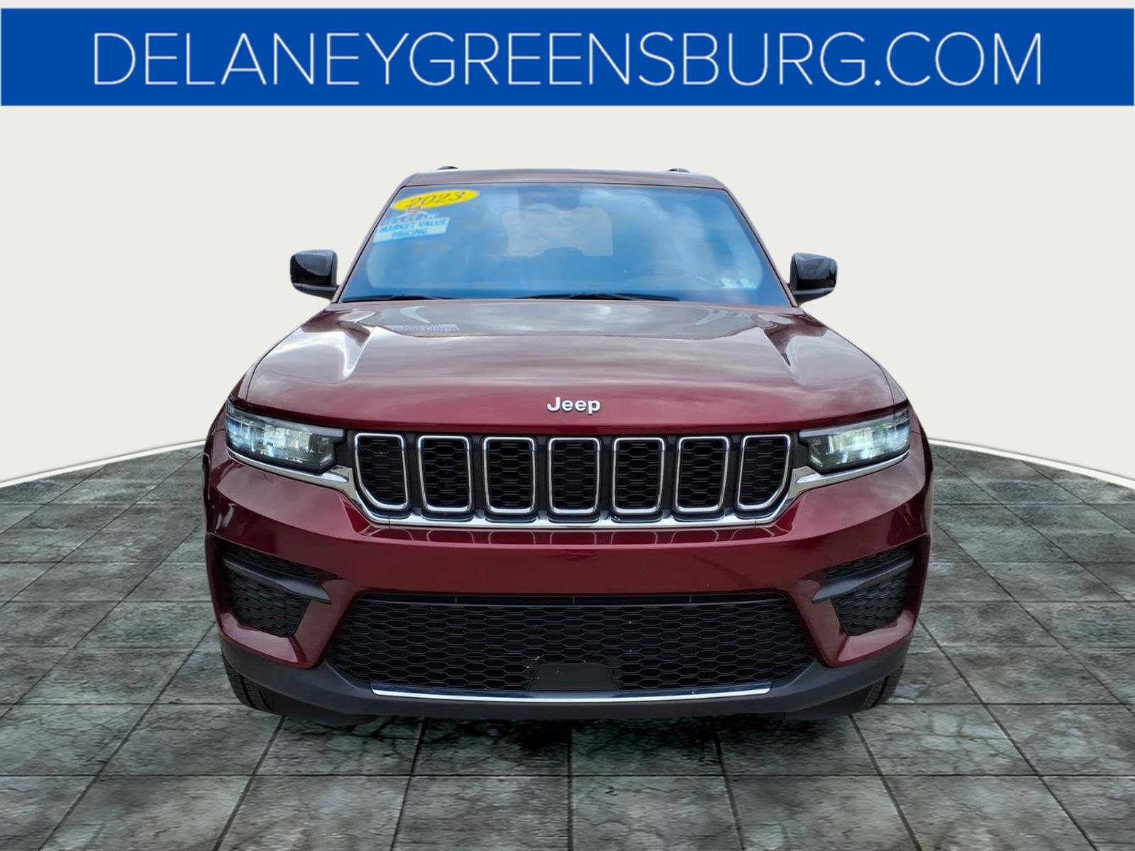 Used 2023 Jeep Grand Cherokee Laredo image 9