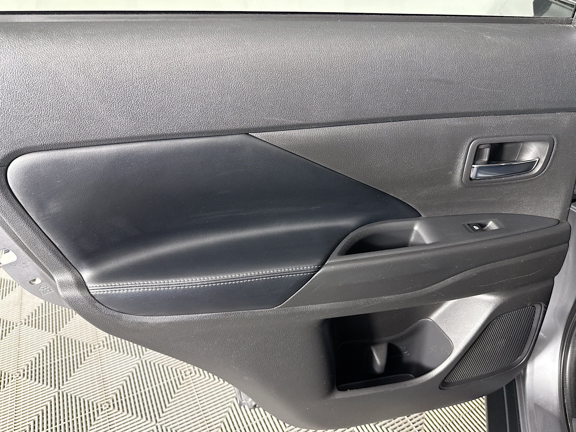 Used 2019 Mitsubishi Outlander SEL AWD/4WD image 24