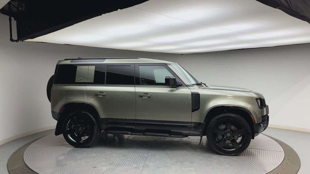 Used 2024 Land Rover Defender 110 X-Dynamic SE image 9