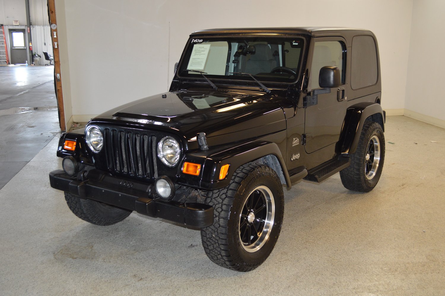 Used 2004 Jeep Wrangler Sahara w/ Dual Top Group AWD/4WD image 7
