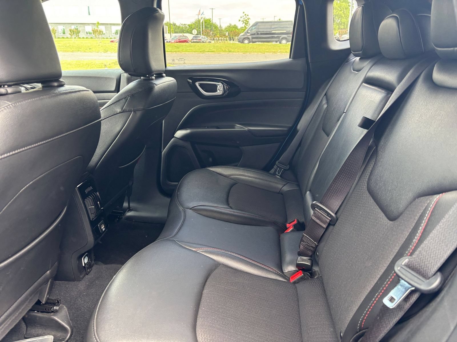 Used 2025 Jeep Compass Trailhawk AWD/4WD image 24