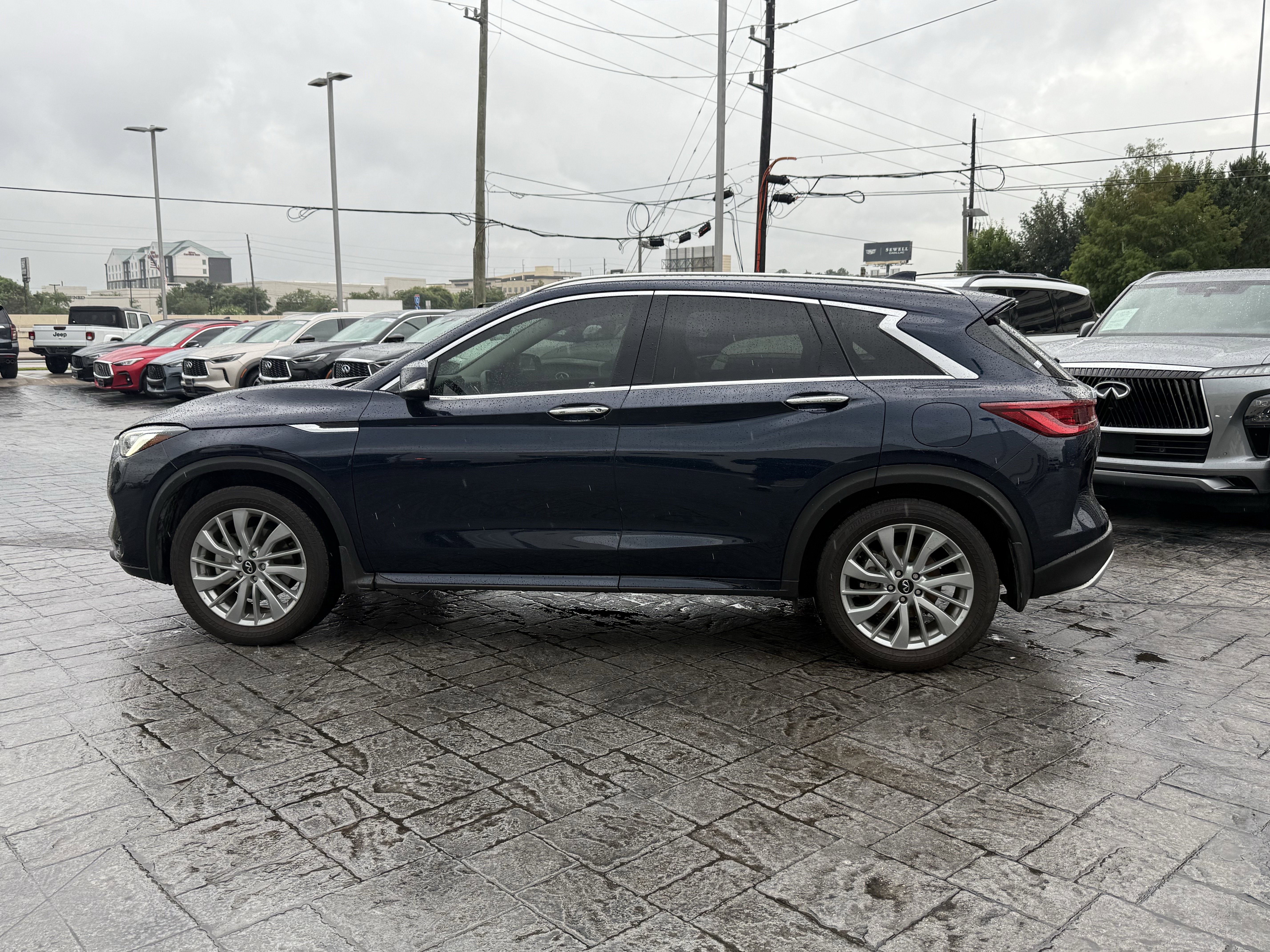 Certified 2023 INFINITI QX50 Luxe w/ Cargo Package FWD image 4