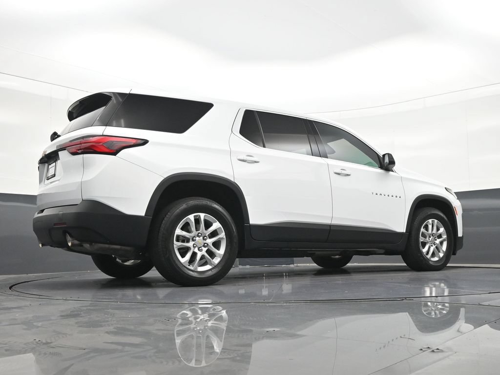 Used 2023 Chevrolet Traverse LS FWD image 32