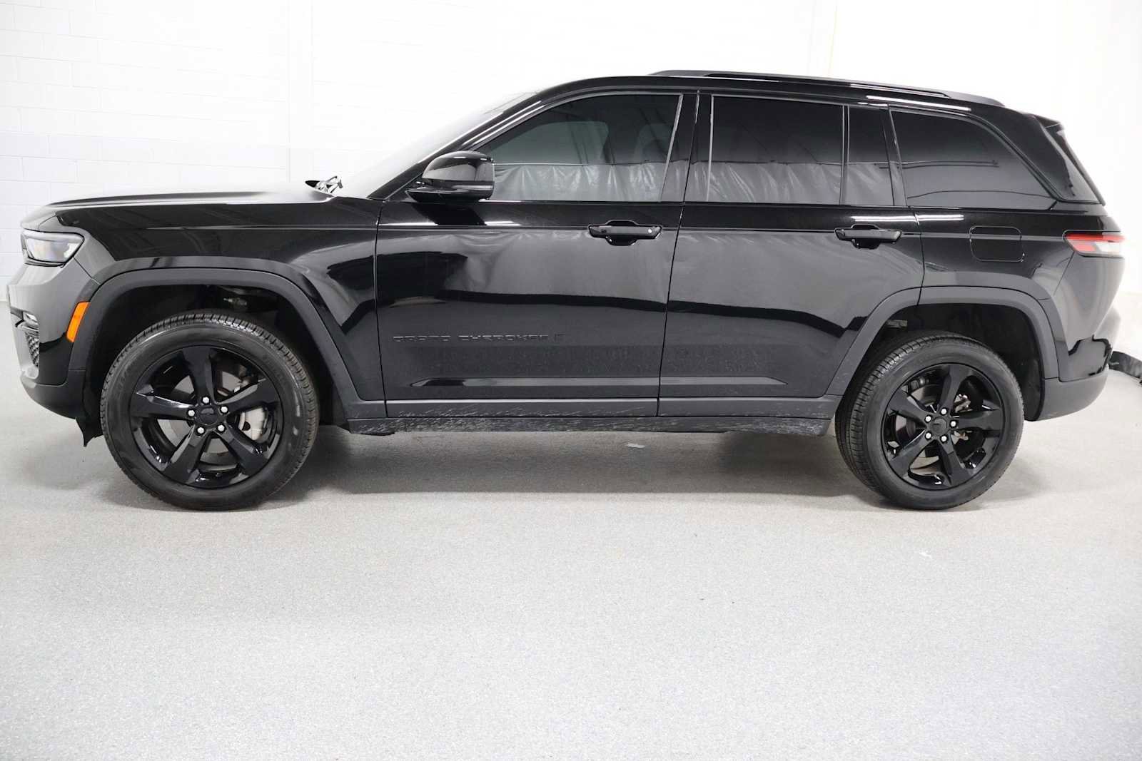Used 2025 Jeep Grand Cherokee Limited w/ Black Appearance Package AWD/4WD video 2