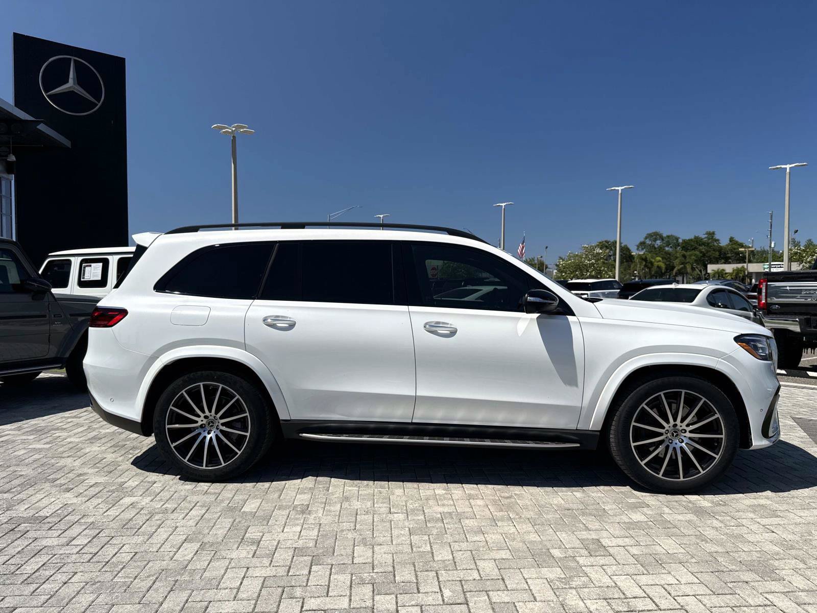 Used 2025 Mercedes-Benz GLS 450 4MATIC image 6
