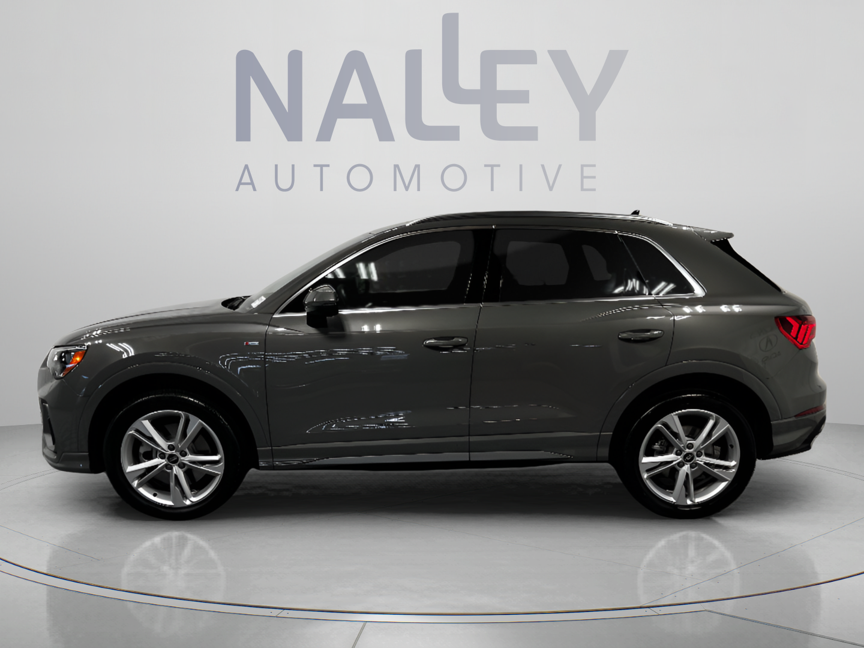 Used 2021 Audi Q3 2.0T Premium AWD/4WD image 2