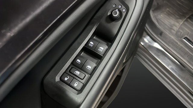 Used 2021 Jeep Grand Cherokee L Laredo w/ Luxury Tech Group I AWD/4WD image 20