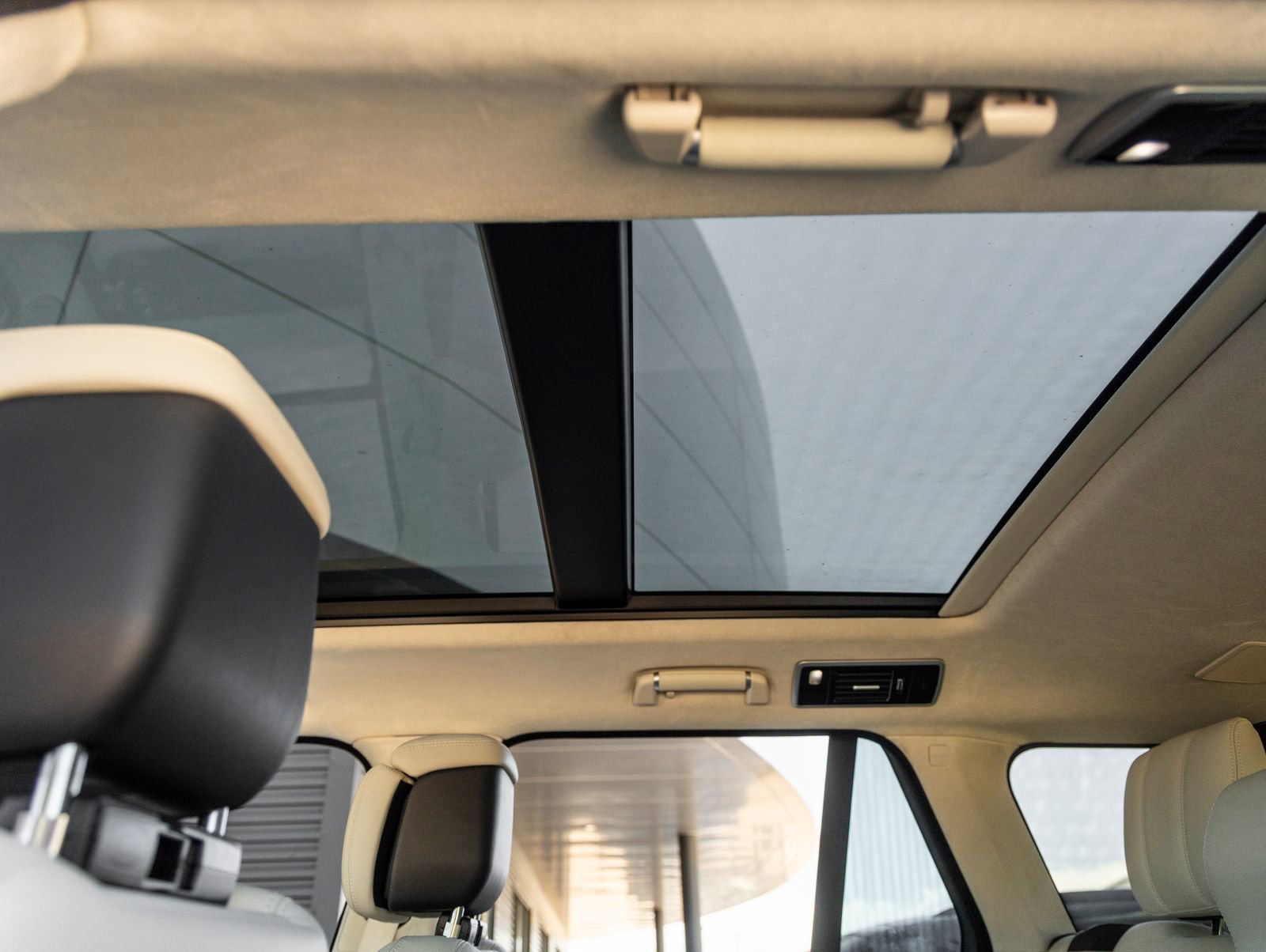 Used 2020 Land Rover Range Rover Autobiography image 24