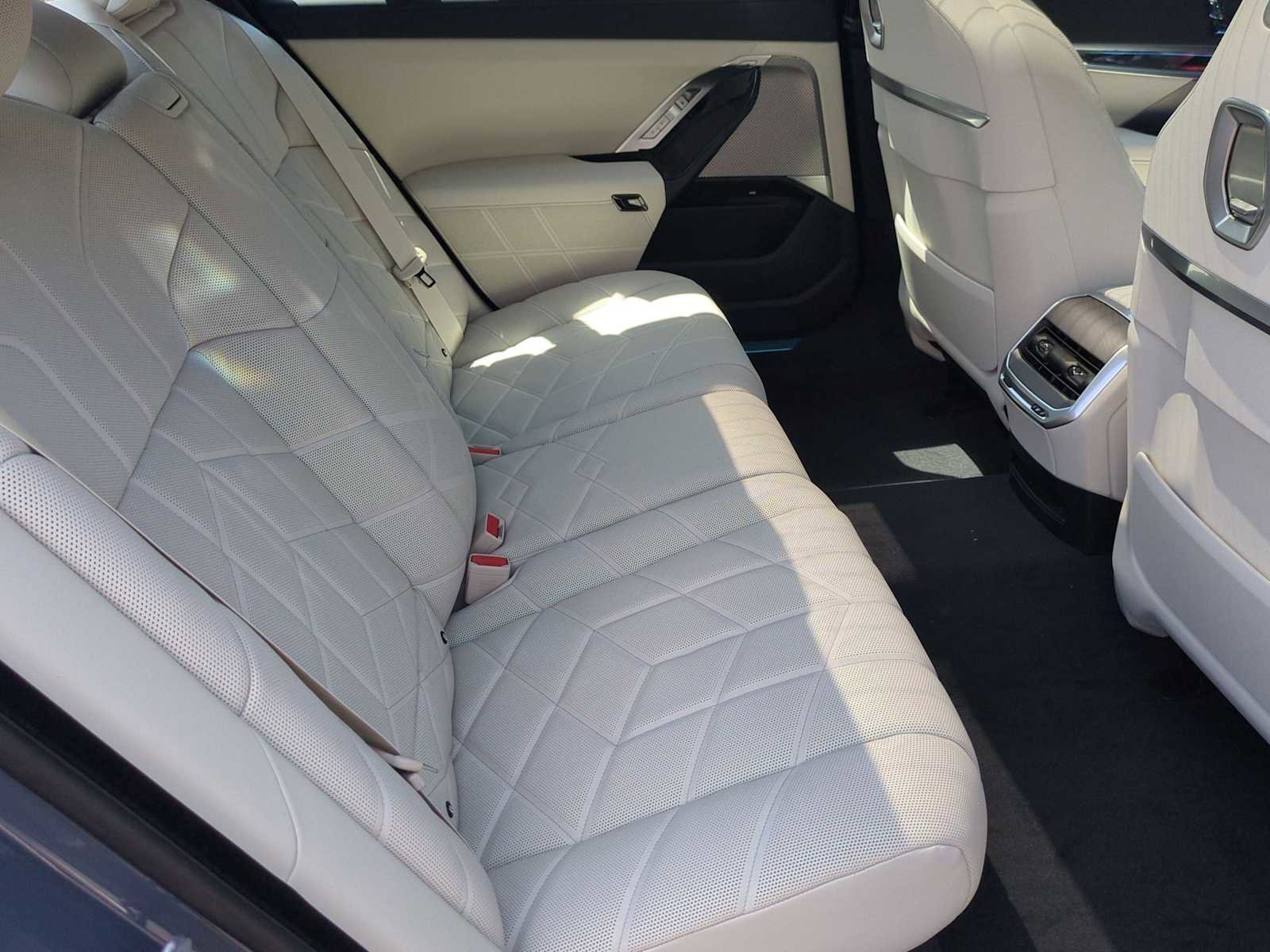 New 2025 BMW i7 eDrive50 w/ Executive Package image 20