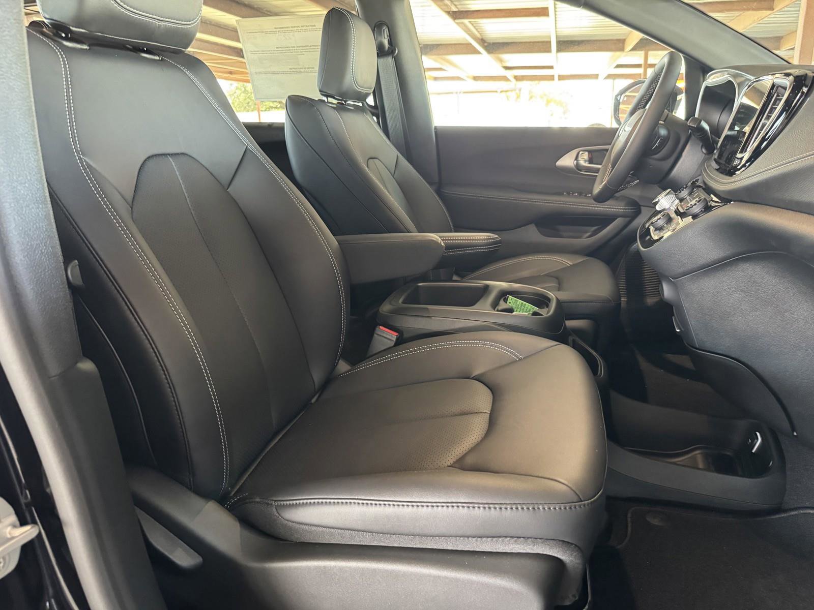 New 2026 Chrysler Pacifica Select image 41